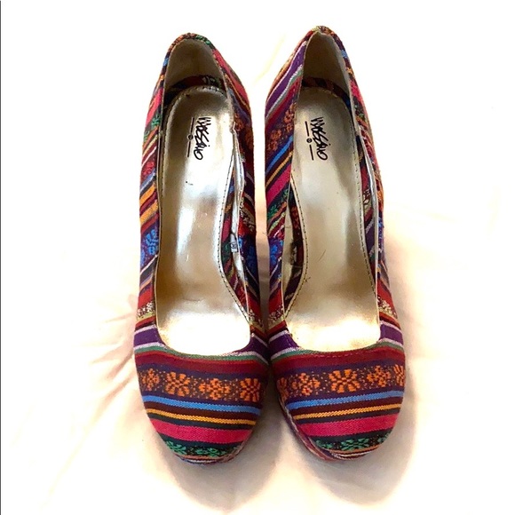 Mossimo Multi Color Aztec Print Wedges - Picture 2 of 3